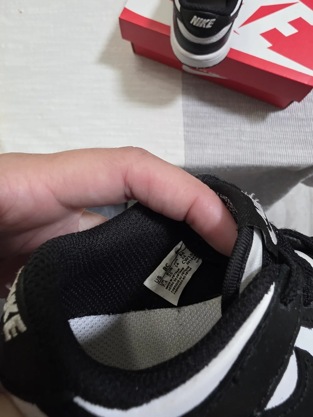 Nike Kids Black & White Low-Top Sneakers